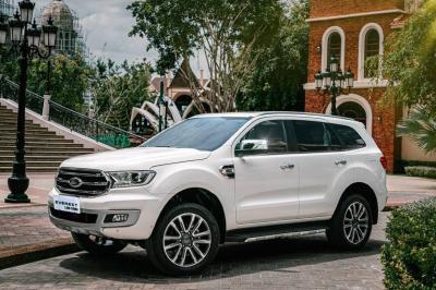 高級車Fordでシェムリアップ市内貸切チャーター<日本語ガイド選択可>